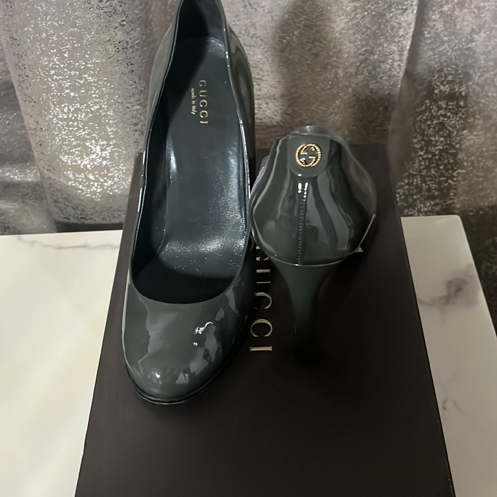 Gucci pumps